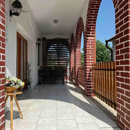 Apartment Beke Apartman Gyenesdias